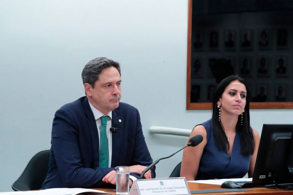 Deputado Luiz Philippe de Orleans e Bragança (PL-SP) (E): "A diplomacia parlamentar será essencial, exercida com independência e responsabilidade" - Foto: Bruno Spada/Câmara dos Deputados